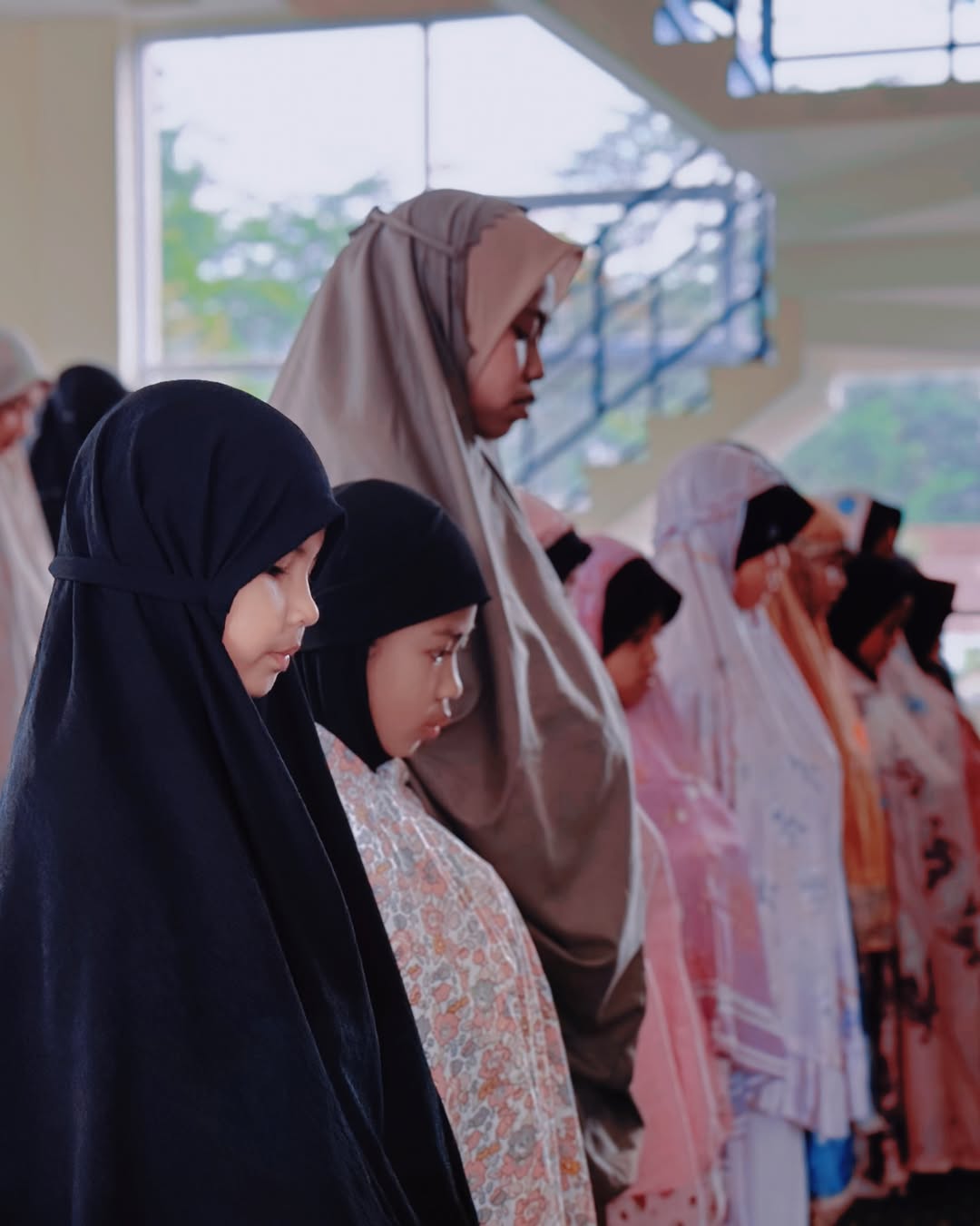 saat sholat di masjid